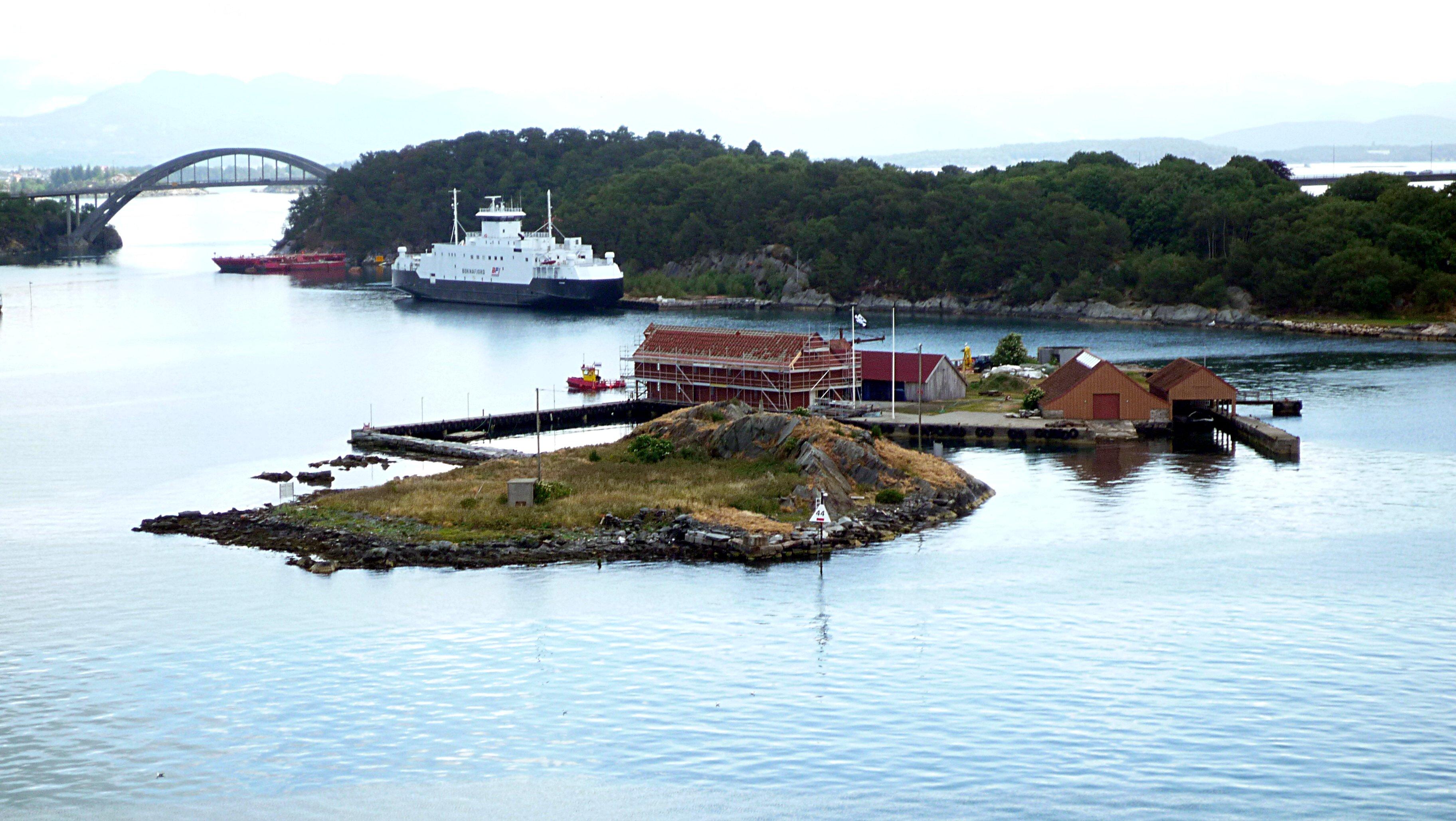 Natvigs Minde, Byfjorden