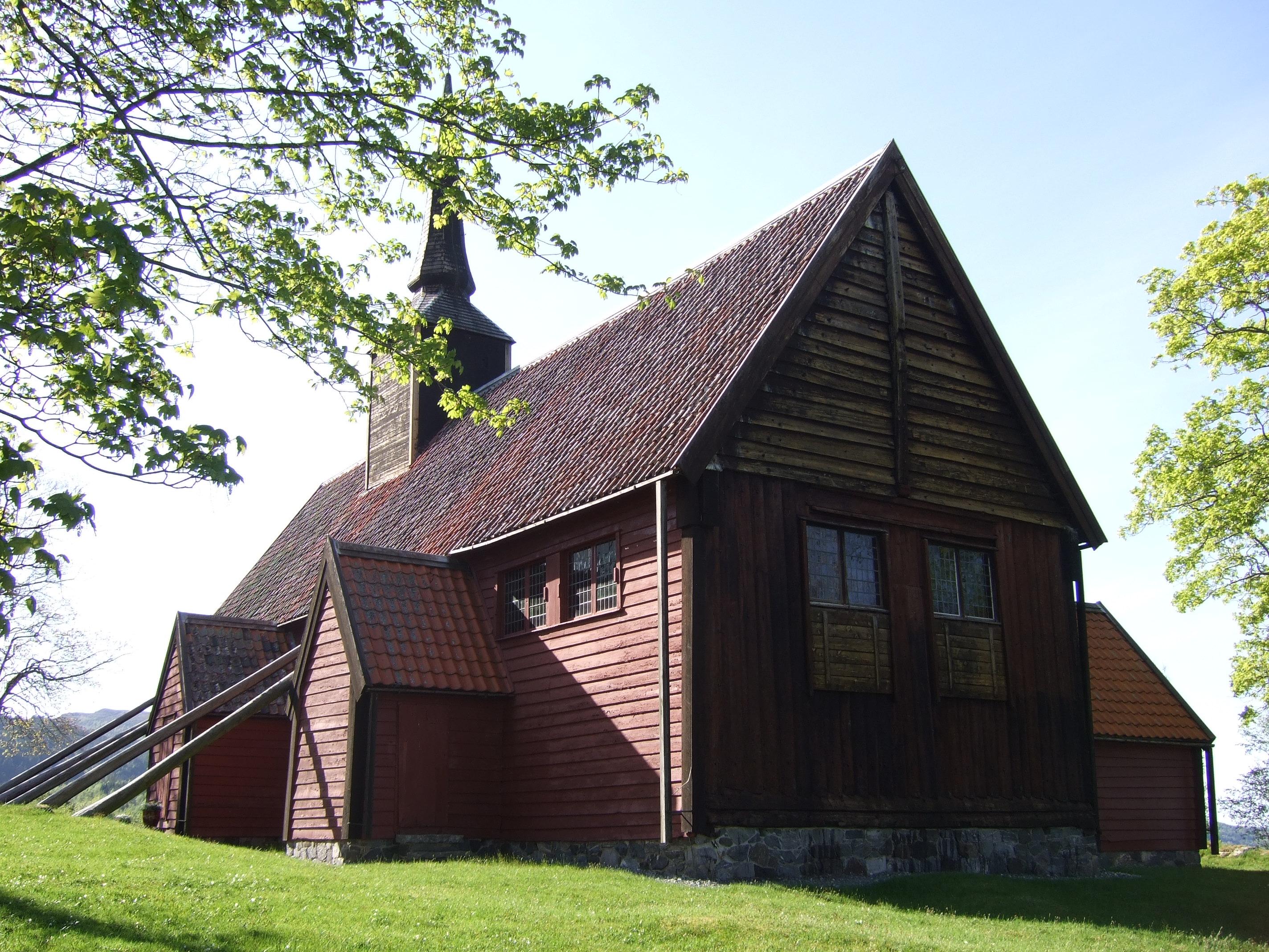 Kvernes stavkirke utendørs