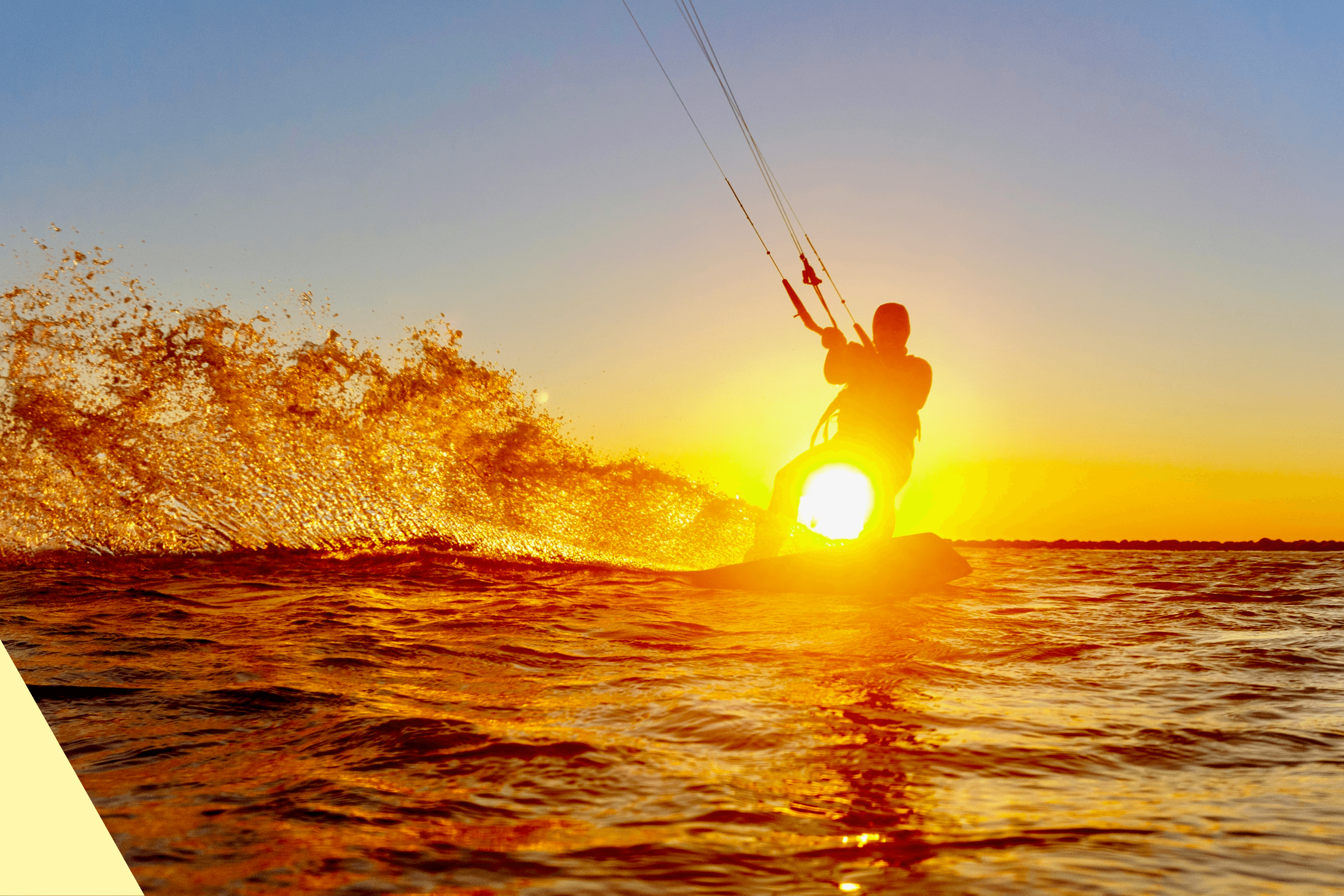 Kiting med Bore Surf Senter i solnedgang